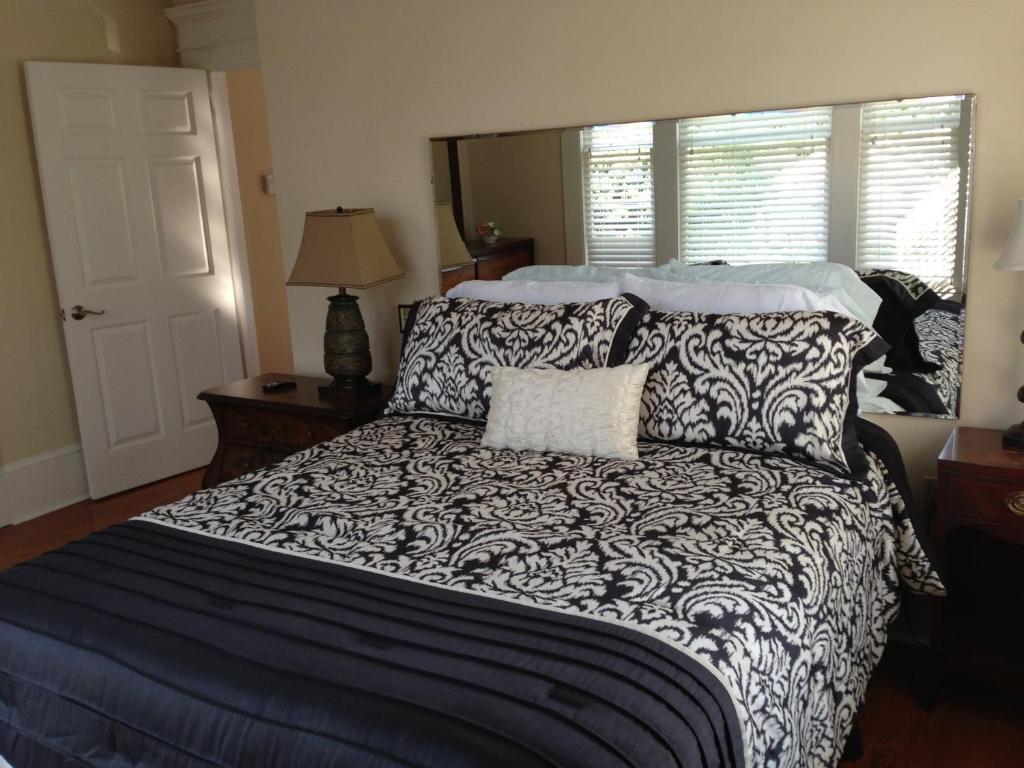 Hemmerling Guest House Hammond Room photo